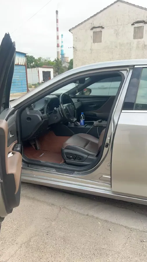 2023 Lexus ES 2.0L 173HP L4 CVT,autocango,china used car exporter,china ev exporter,chinese used car exporter,chinese used ev exporter