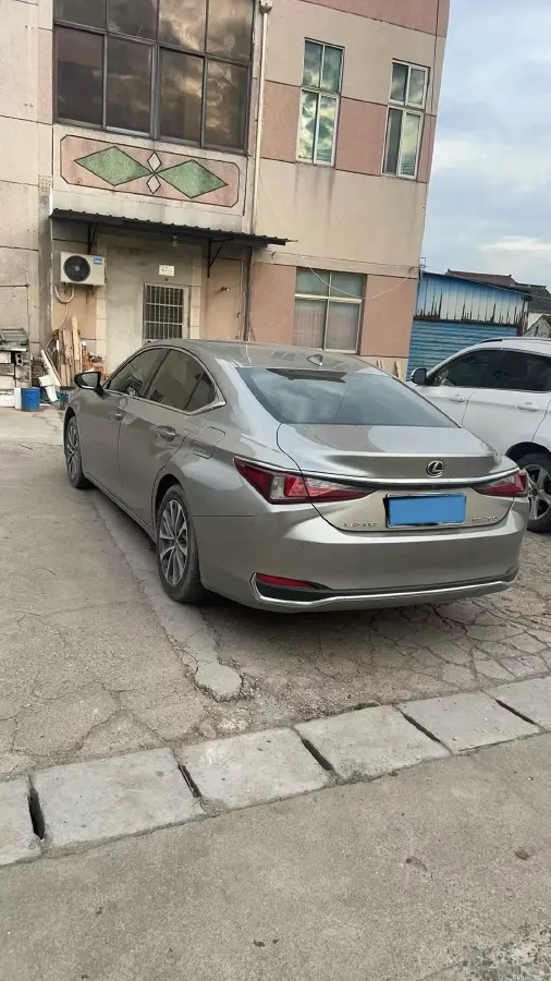 2023 Lexus ES 2.0L 173HP L4 CVT,autocango,china used car exporter,china ev exporter,chinese used car exporter,chinese used ev exporter