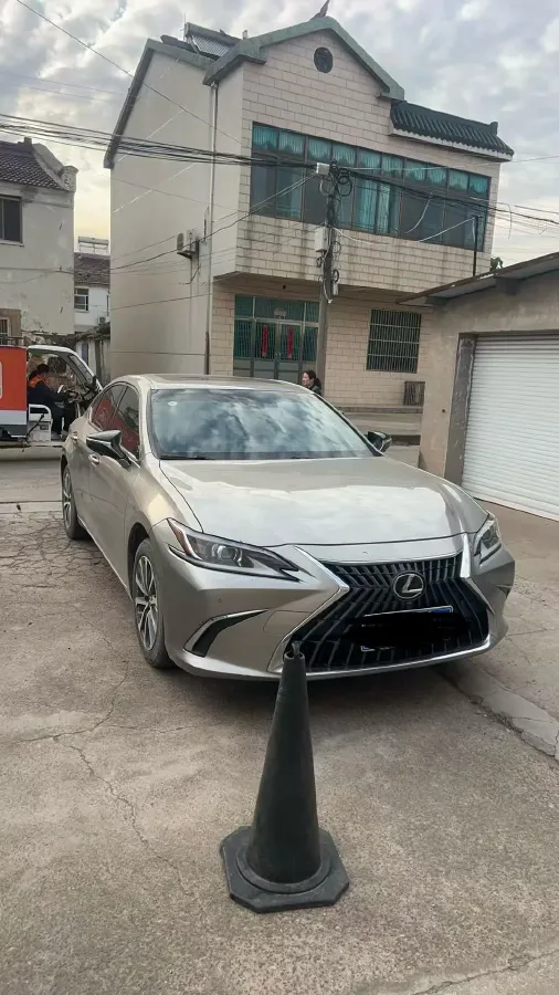 2023 Lexus ES 2.0L 173HP L4 CVT,autocango,china used car exporter,china ev exporter,chinese used car exporter,chinese used ev exporter