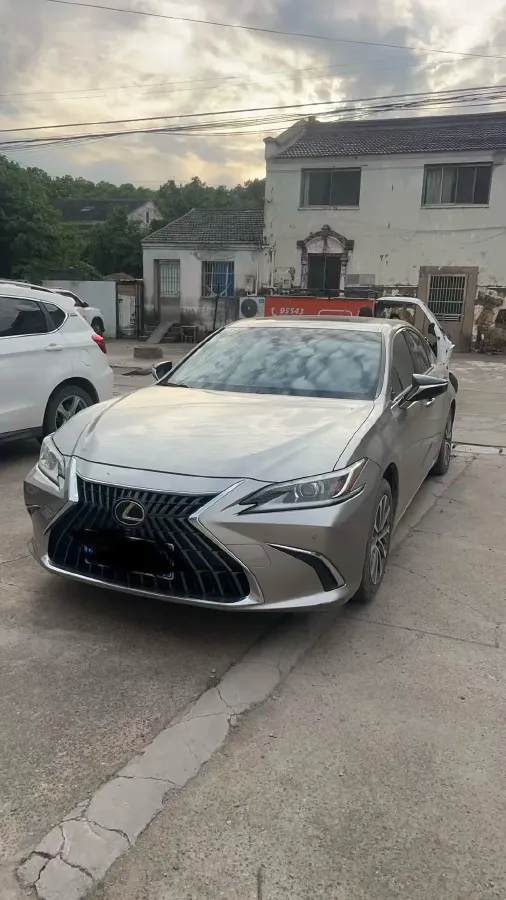 2023 Lexus ES 2.0L 173HP L4 CVT,autocango,china used car exporter,china ev exporter,chinese used car exporter,chinese used ev exporter