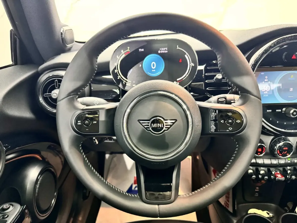 2023 MINI MINI 1.5T 136HP L3 7DCT,autocango,china used car exporter,china ev exporter,chinese used car exporter,chinese used ev exporter