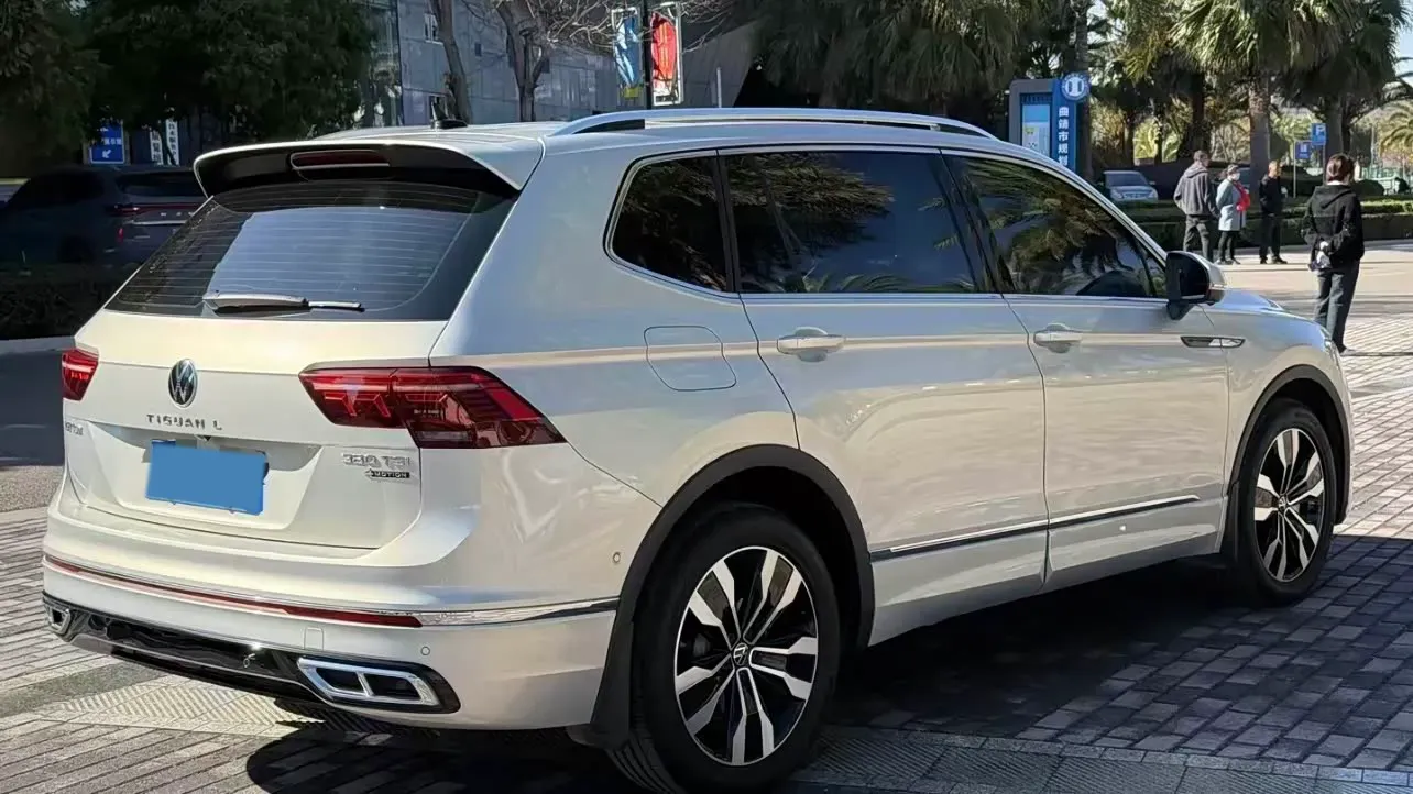 2023 Volkswagen Tiguan L 2.0T 220HP L4 7DCT,autocango,china used car exporter,china ev exporter,chinese used car exporter,chinese used ev exporter
