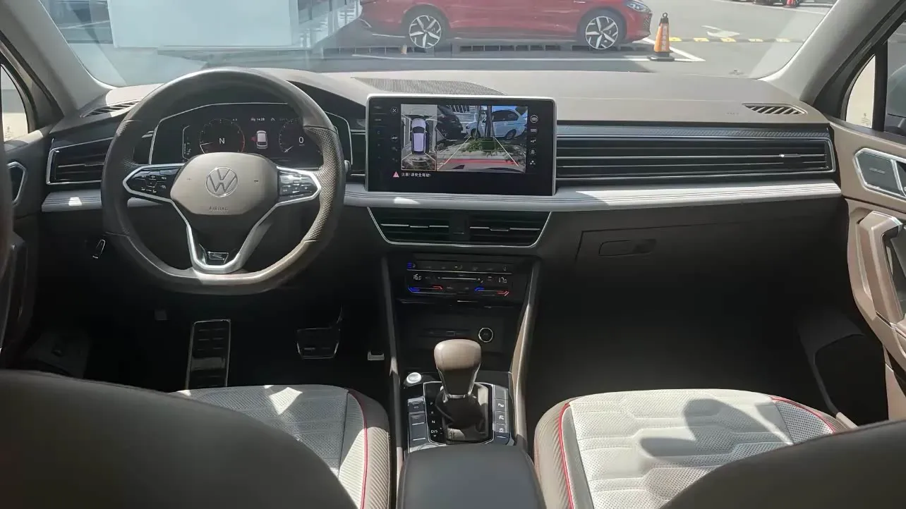2023 Volkswagen Tiguan L 2.0T 220HP L4 7DCT,autocango,china used car exporter,china ev exporter,chinese used car exporter,chinese used ev exporter