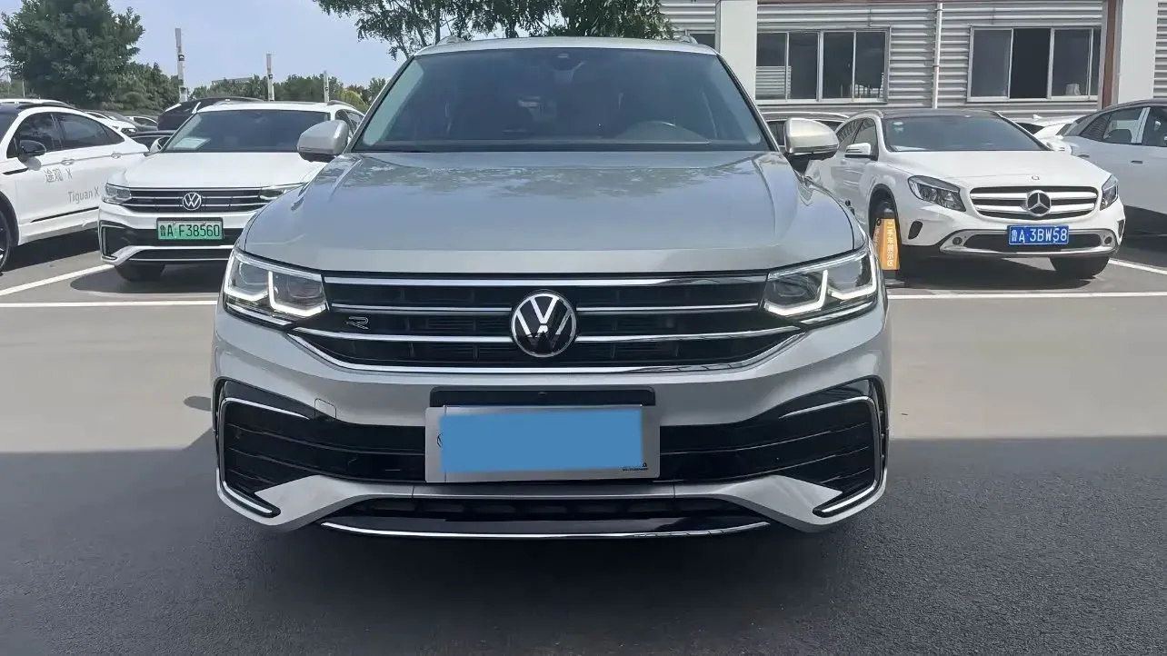 2023 Volkswagen Tiguan L 2.0T 220HP L4 7DCT,autocango,china used car exporter,china ev exporter,chinese used car exporter,chinese used ev exporter