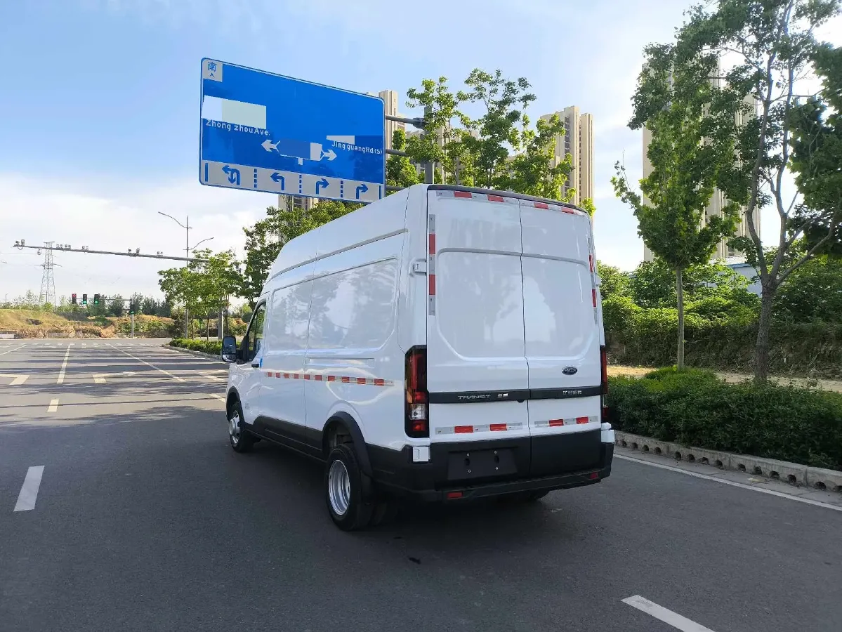 2024 Ford TransitT8 2.0T 154HP L4 7MT,autocango,china used car exporter,china ev exporter,chinese used car exporter,chinese used ev exporter