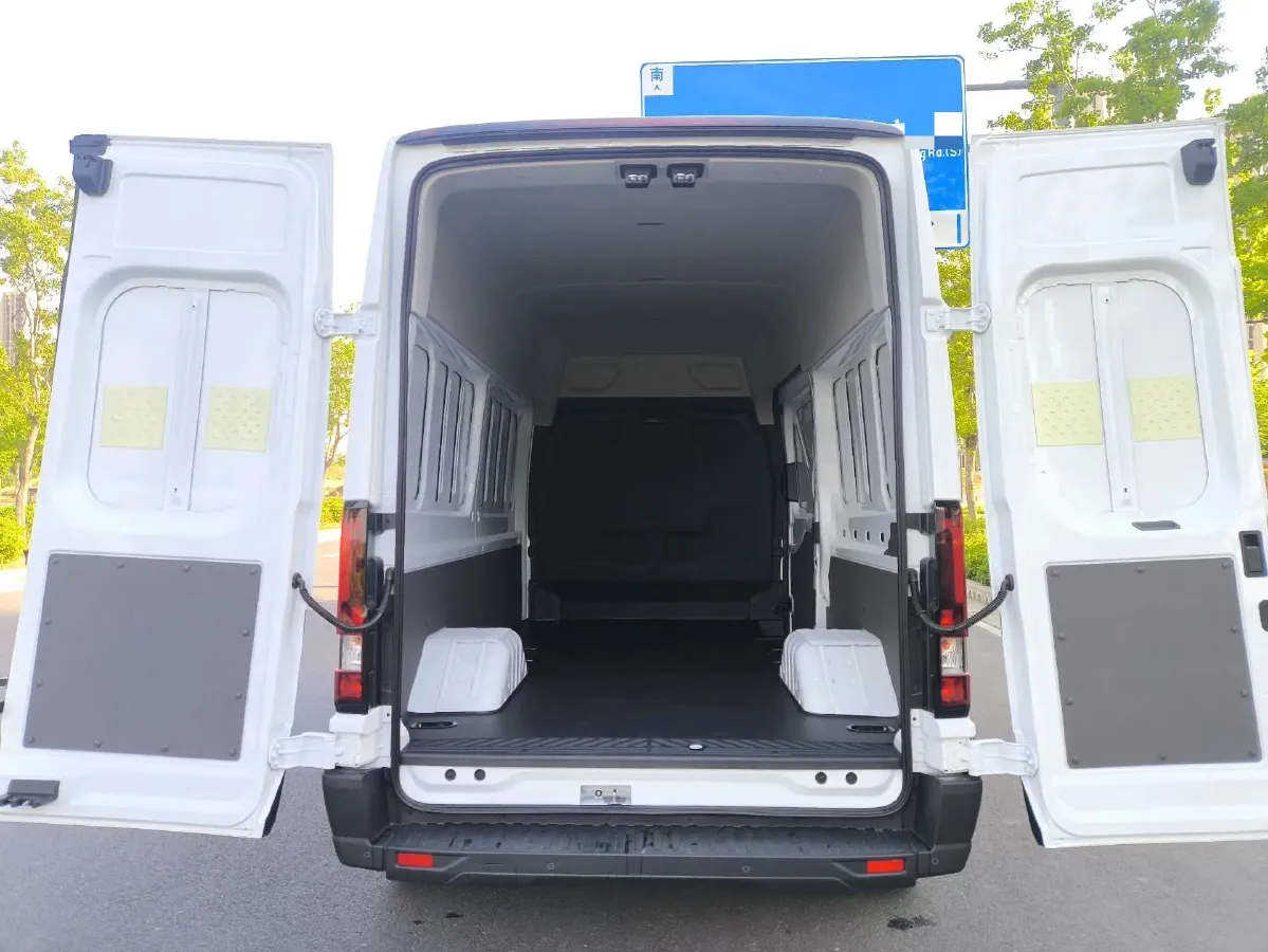 2024 Ford TransitT8 2.0T 154HP L4 7MT,autocango,china used car exporter,china ev exporter,chinese used car exporter,chinese used ev exporter