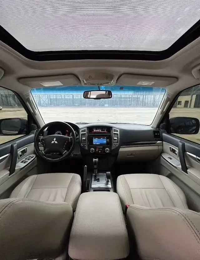 2018 Mitsubishi Pajero 3.0L 174HP V6 5AT,autocango,china used car exporter,china ev exporter,chinese used car exporter,chinese used ev exporter