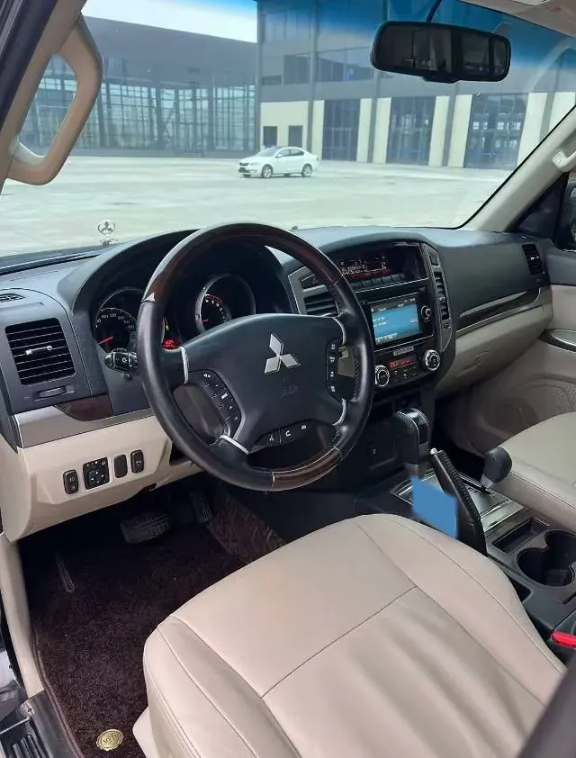 2018 Mitsubishi Pajero 3.0L 174HP V6 5AT,autocango,china used car exporter,china ev exporter,chinese used car exporter,chinese used ev exporter