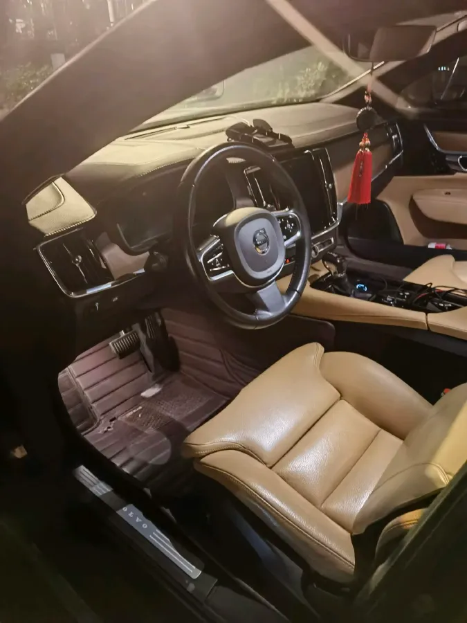 2020 Volvo S90 2.0T 254HP L4 8AT,autocango,china used car exporter,china ev exporter,chinese used car exporter,chinese used ev exporter