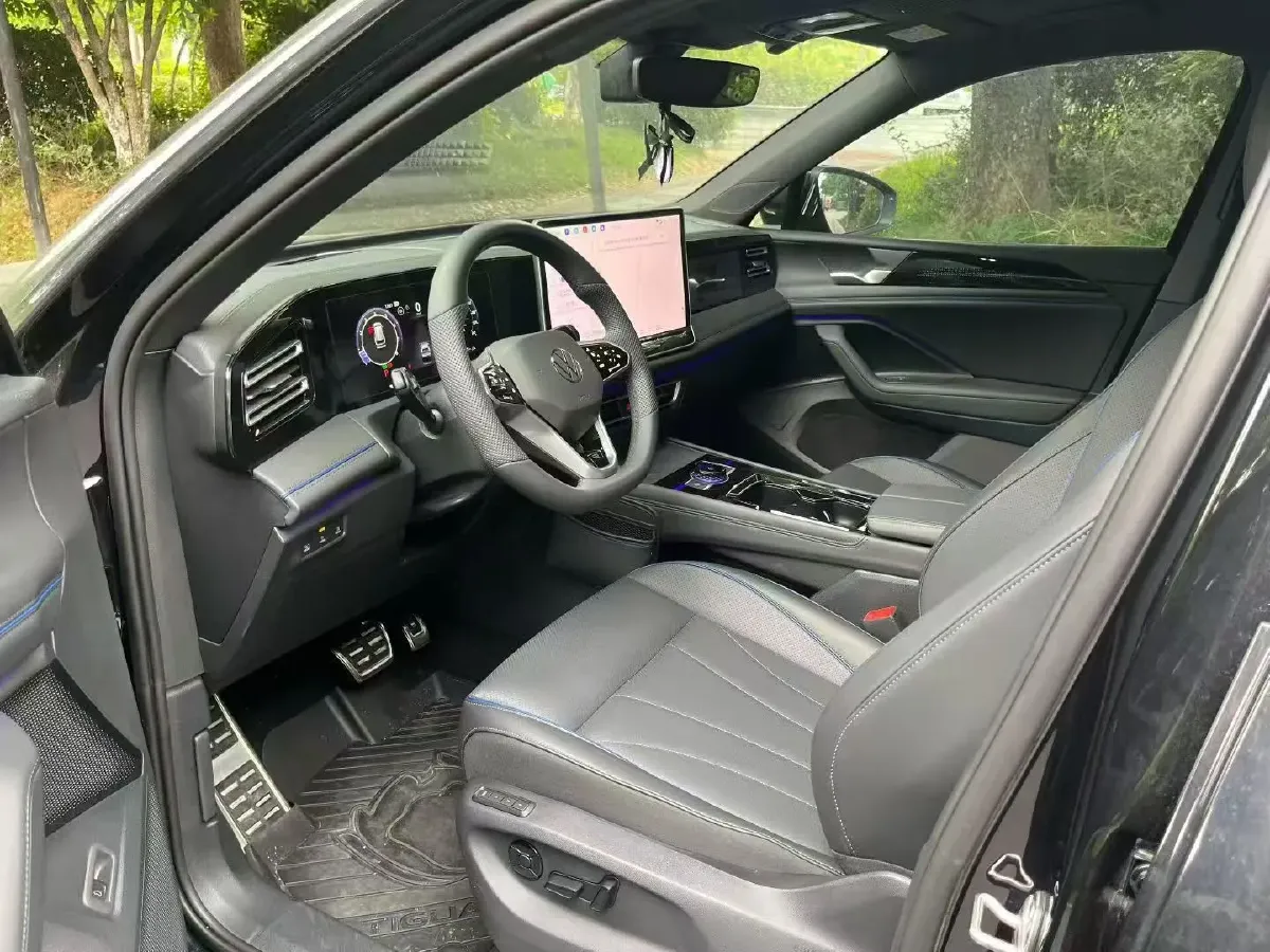 2024 Volkswagen Tiguan L 2.0T 186HP L4 7DCT,autocango,china used car exporter,china ev exporter,chinese used car exporter,chinese used ev exporter