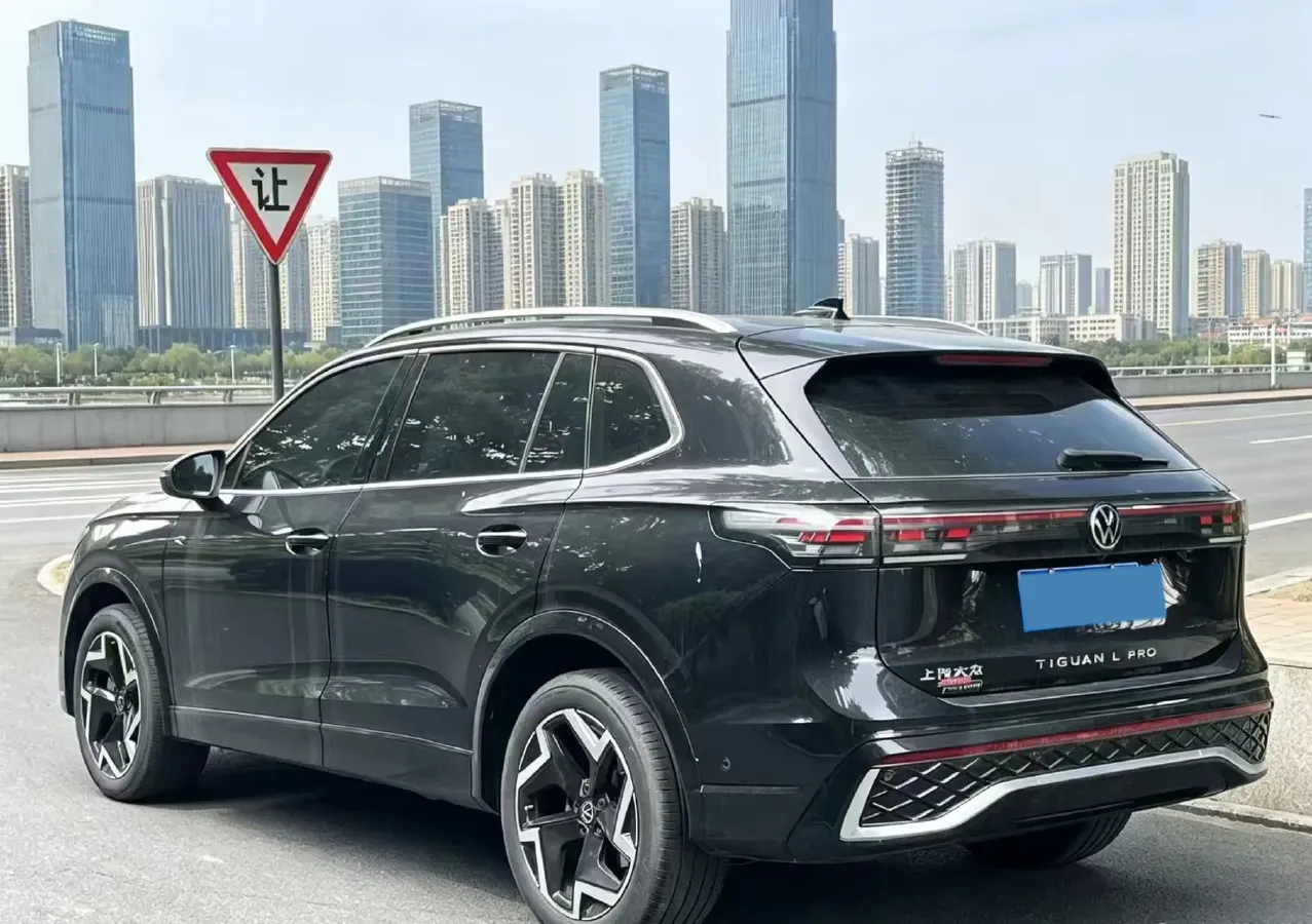 2024 Volkswagen Tiguan L 2.0T 186HP L4 7DCT,autocango,china used car exporter,china ev exporter,chinese used car exporter,chinese used ev exporter