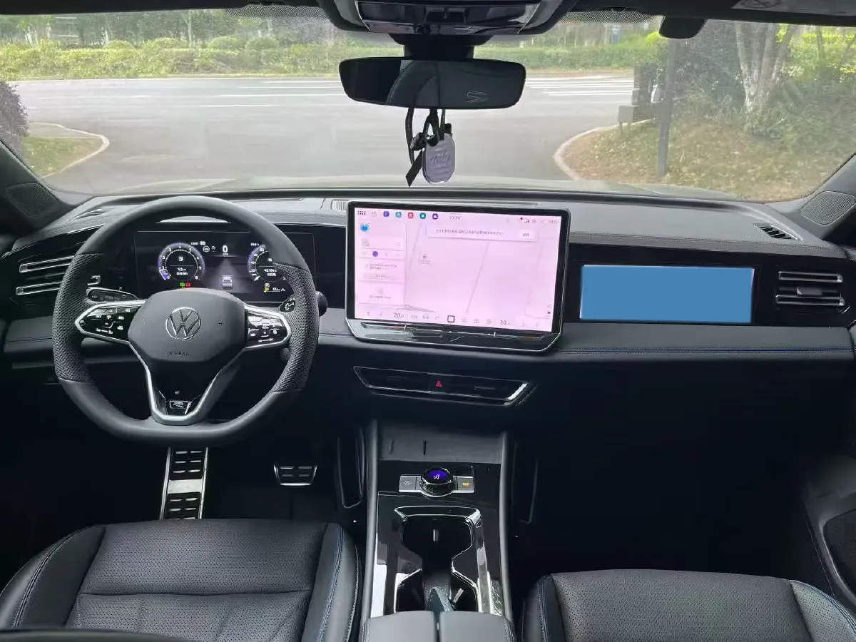 2024 Volkswagen Tiguan L 2.0T 186HP L4 7DCT,autocango,china used car exporter,china ev exporter,chinese used car exporter,chinese used ev exporter