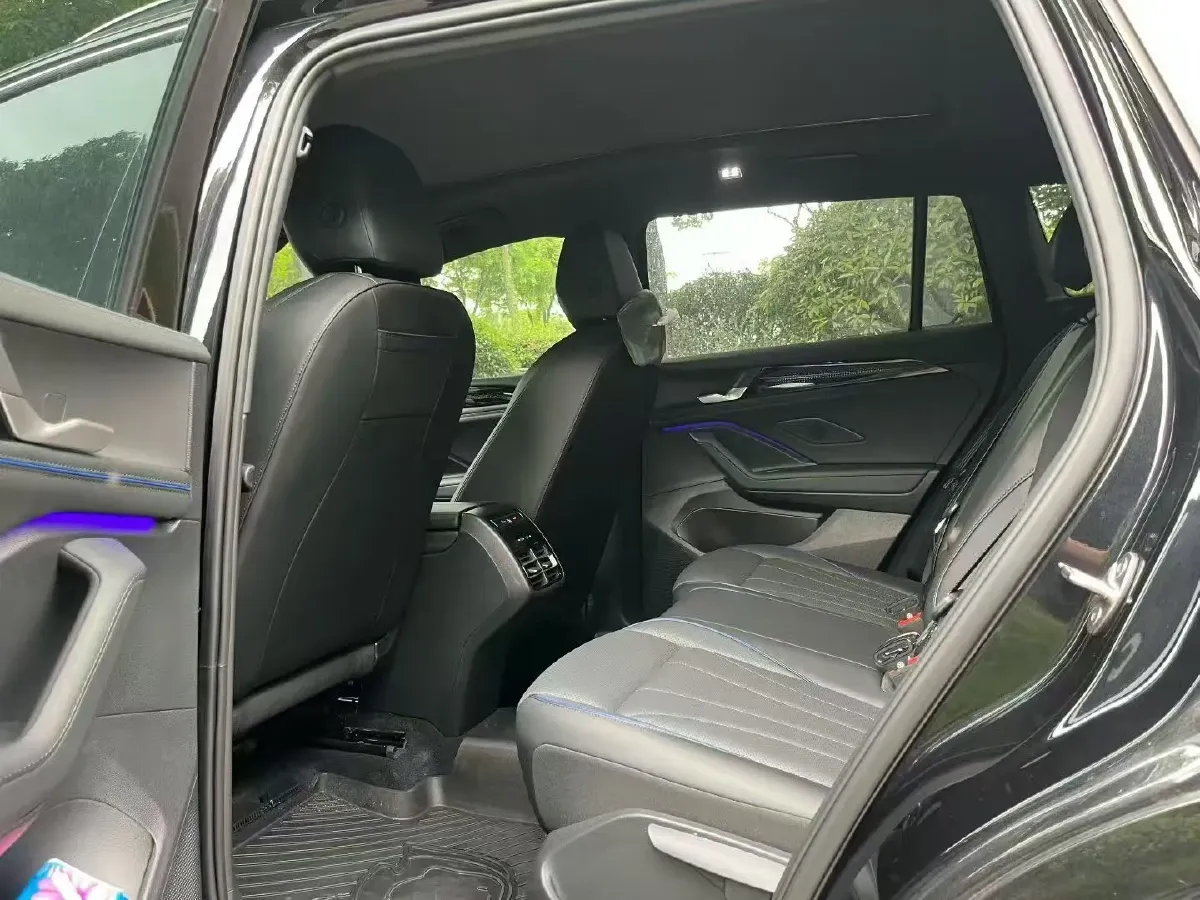 2024 Volkswagen Tiguan L 2.0T 186HP L4 7DCT,autocango,china used car exporter,china ev exporter,chinese used car exporter,chinese used ev exporter