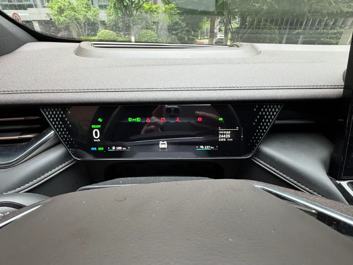2022 WEY Mocha 1.5T 156HP L4 2DHT PHEV 39.67KWH,autocango,china used car exporter,china ev exporter,chinese used car exporter,chinese used ev exporter