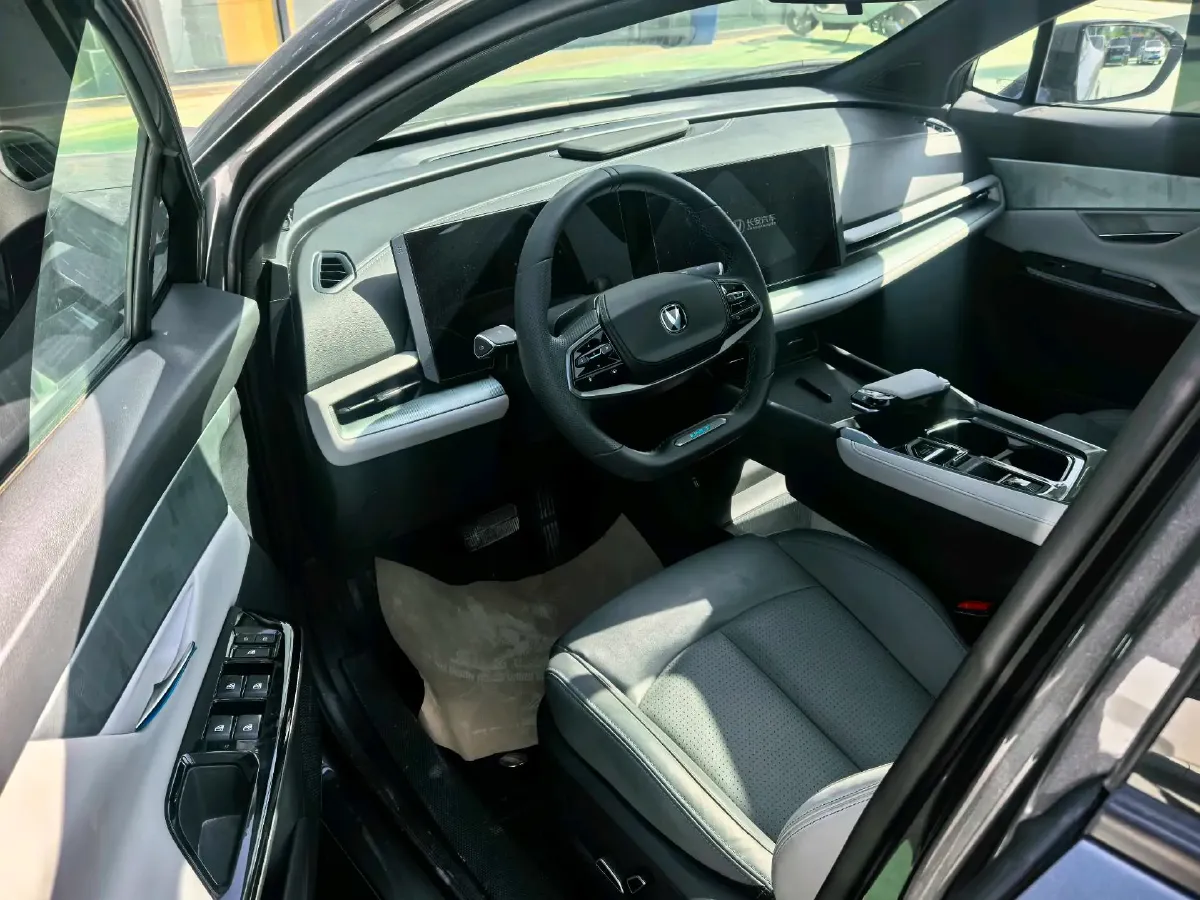 2023 ChangAn UNI-T 1.5T 188HP L4 7DCT,autocango,china used car exporter,china ev exporter,chinese used car exporter,chinese used ev exporter
