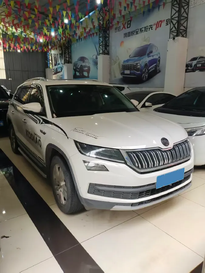 2021 Skoda Kodiak 2.0T 186HP L4 7DCT,autocango,china used car exporter,china ev exporter,chinese used car exporter,chinese used ev exporter