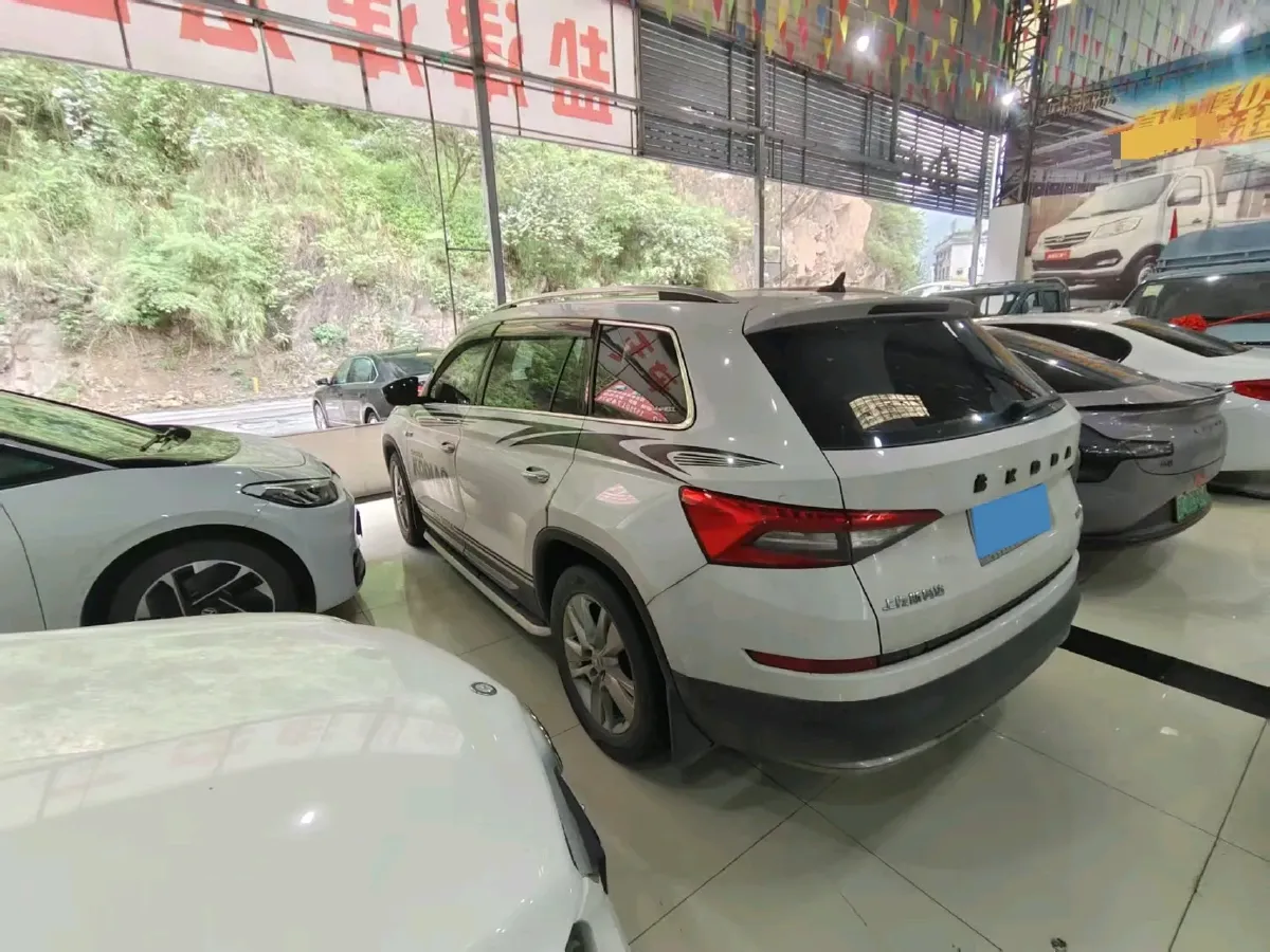 2021 Skoda Kodiak 2.0T 186HP L4 7DCT,autocango,china used car exporter,china ev exporter,chinese used car exporter,chinese used ev exporter