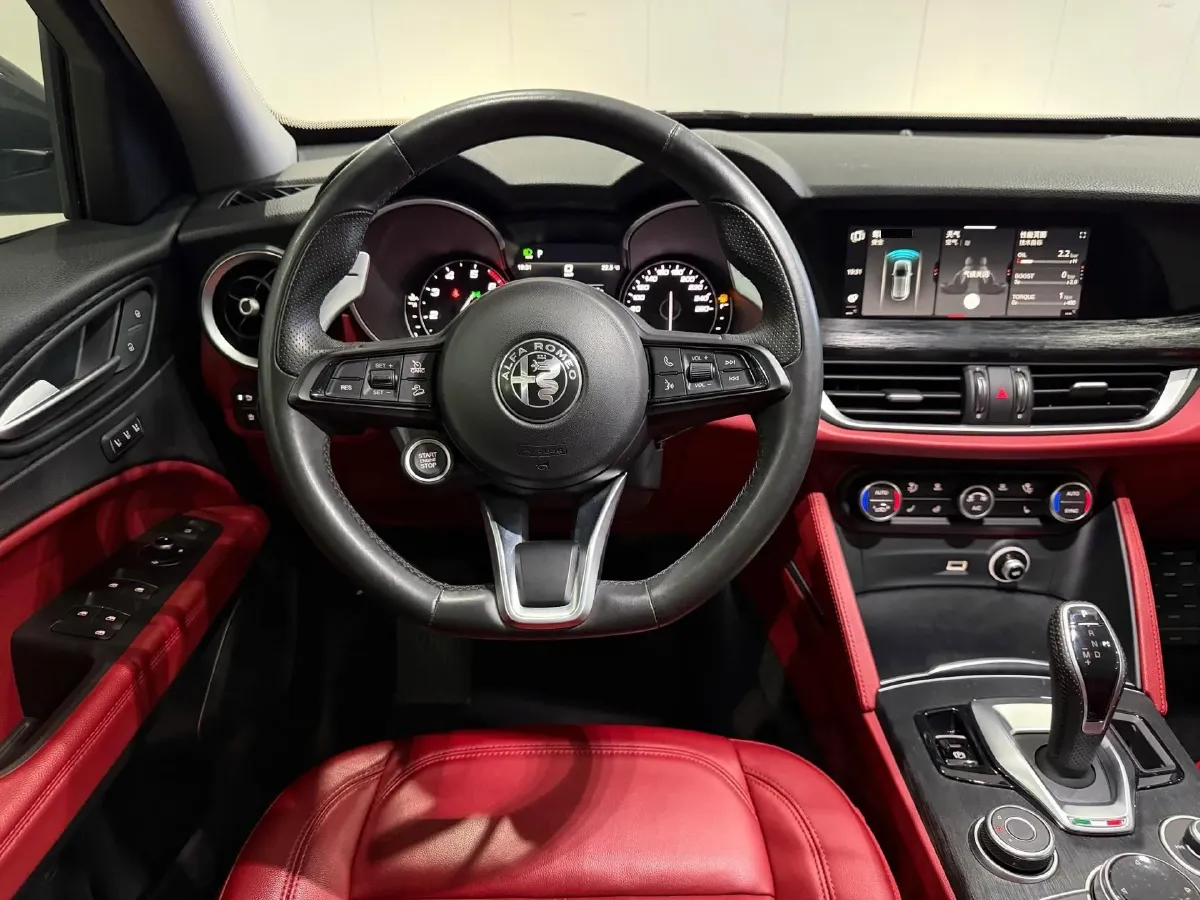 2021 Alfa Romeo Stelvio 2.0T 280HP L4 8AT,autocango,china used car exporter,china ev exporter,chinese used car exporter,chinese used ev exporter