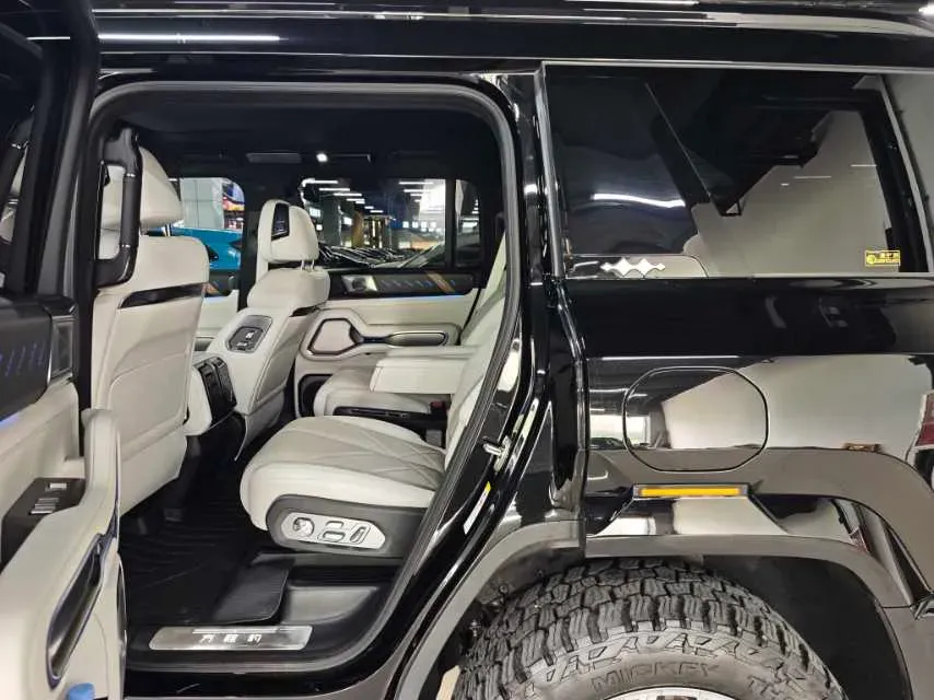 2025 FangChengBao Bao 8 2.0T 245HP L4 E-CVT PHEV 36.8KWH,autocango,china used car exporter,china ev exporter,chinese used car exporter,chinese used ev exporter