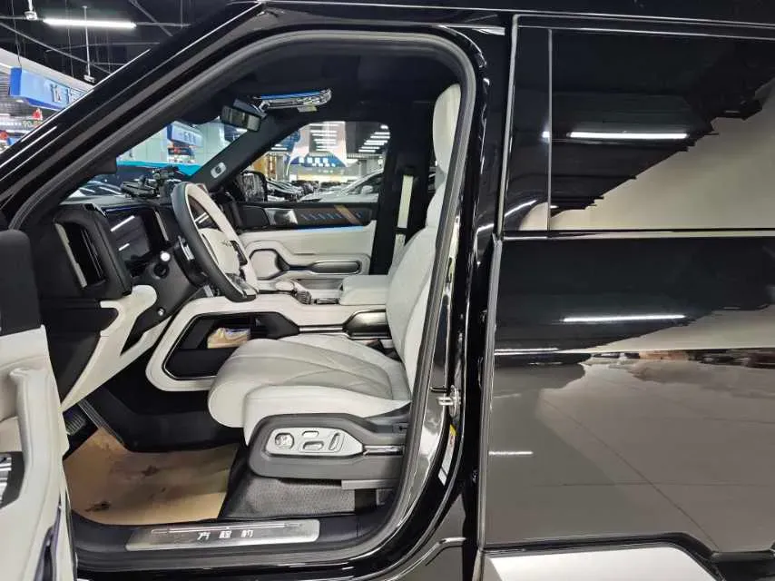 2025 FangChengBao Bao 8 2.0T 245HP L4 E-CVT PHEV 36.8KWH,autocango,china used car exporter,china ev exporter,chinese used car exporter,chinese used ev exporter
