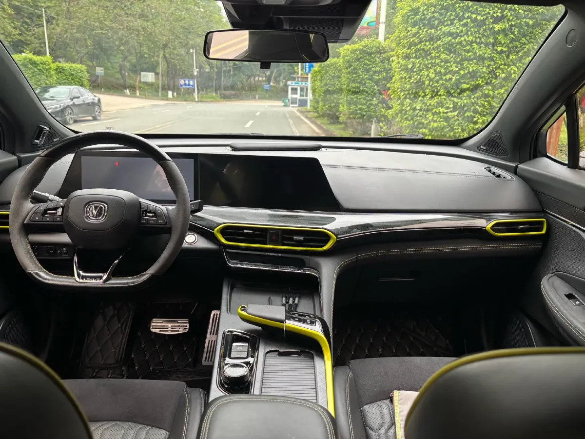 2022 ChangAn UNI-T 1.5T 188HP L4 7DCT,autocango,china used car exporter,china ev exporter,chinese used car exporter,chinese used ev exporter