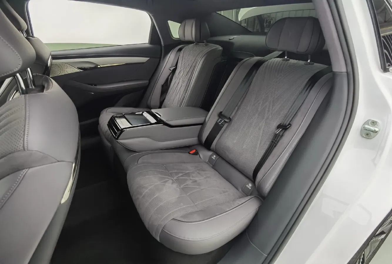 2023 Voyah ZhuiGuang BEV 82.11KWH,autocango,china used car exporter,china ev exporter,chinese used car exporter,chinese used ev exporter