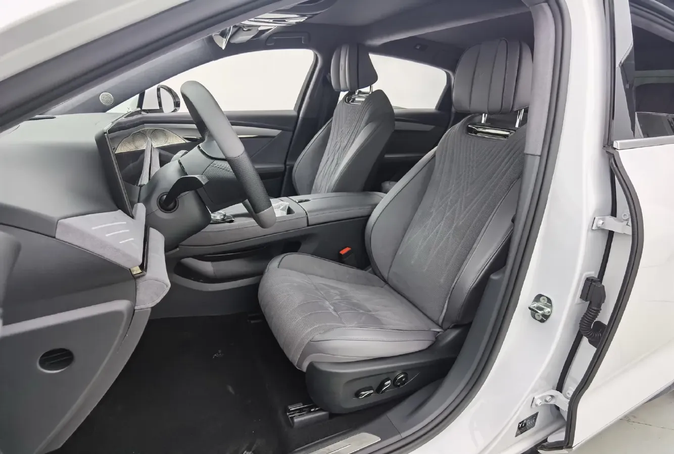 2023 Voyah ZhuiGuang BEV 82.11KWH,autocango,china used car exporter,china ev exporter,chinese used car exporter,chinese used ev exporter