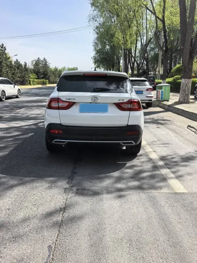 2017 Brilliance Auto V3 1.5L 112HP L4 5AT,autocango,china used car exporter,china ev exporter,chinese used car exporter,chinese used ev exporter