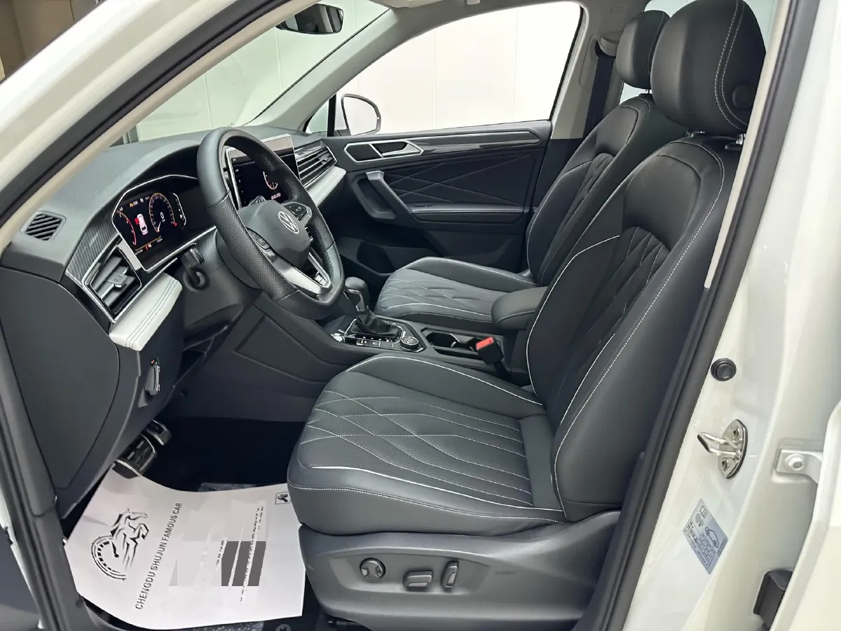 2024 Volkswagen Tiguan L 2.0T 220HP L4 7DCT,autocango,china used car exporter,china ev exporter,chinese used car exporter,chinese used ev exporter