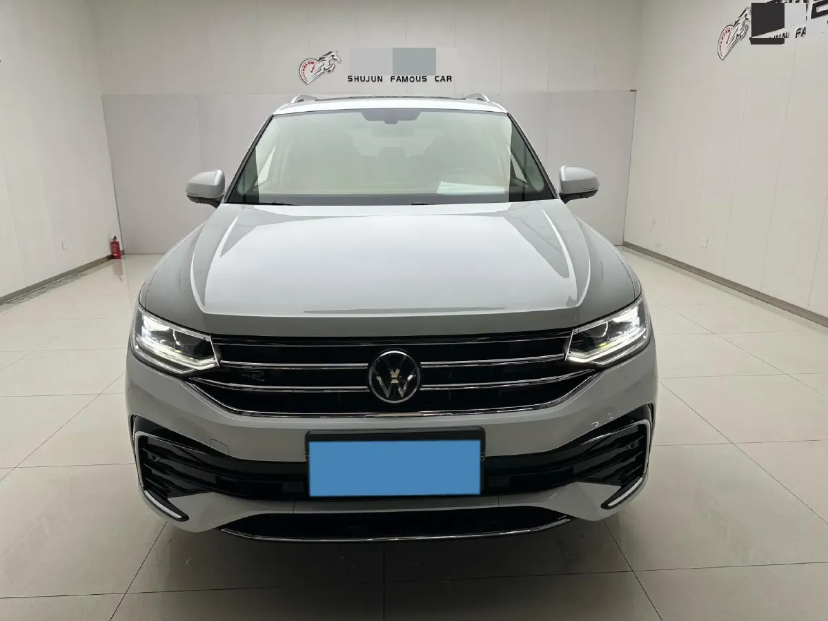 2024 Volkswagen Tiguan L 2.0T 220HP L4 7DCT,autocango,china used car exporter,china ev exporter,chinese used car exporter,chinese used ev exporter