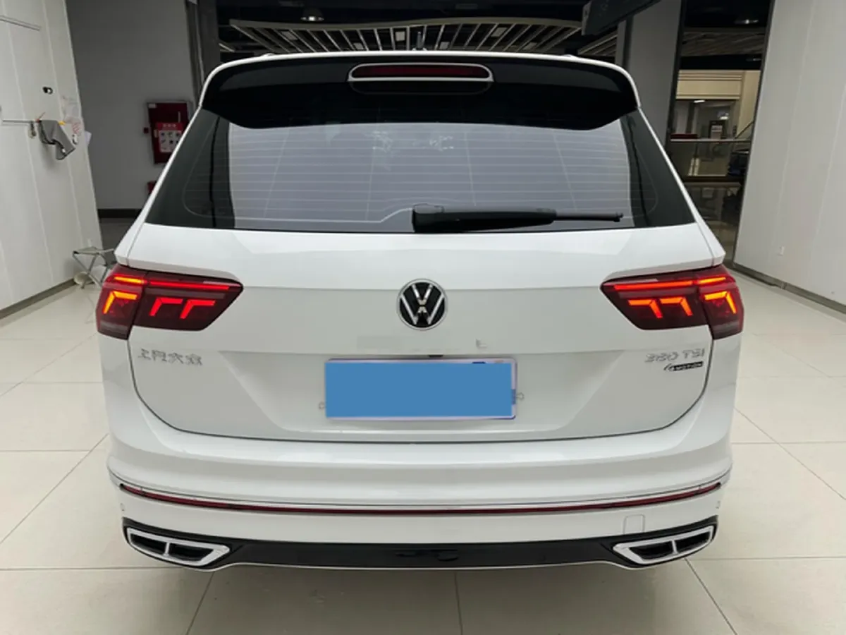 2024 Volkswagen Tiguan L 2.0T 220HP L4 7DCT,autocango,china used car exporter,china ev exporter,chinese used car exporter,chinese used ev exporter