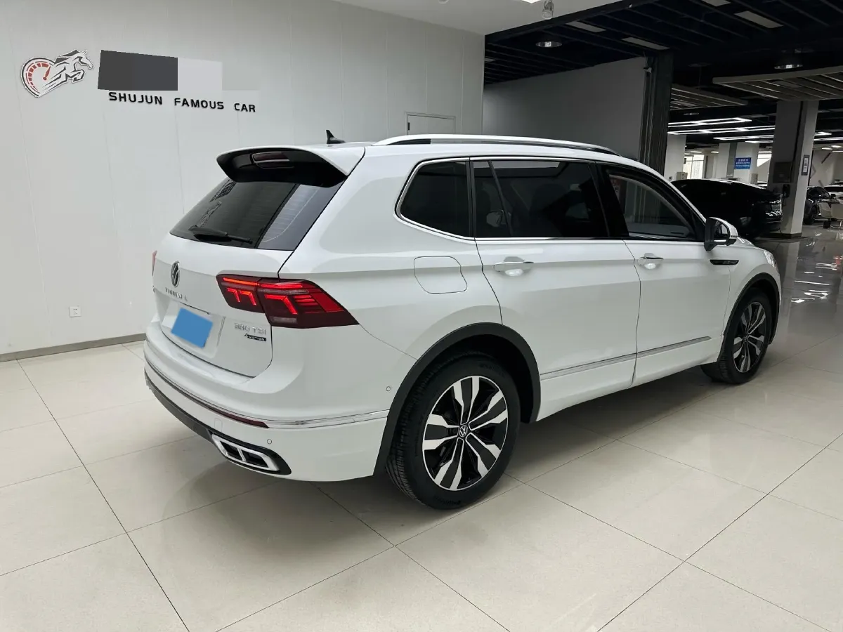 2024 Volkswagen Tiguan L 2.0T 220HP L4 7DCT,autocango,china used car exporter,china ev exporter,chinese used car exporter,chinese used ev exporter