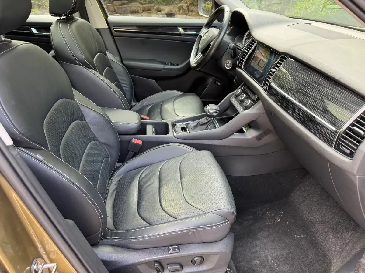 2018 Skoda Kodiak 2.0T 186HP L4 7DCT,autocango,china used car exporter,china ev exporter,chinese used car exporter,chinese used ev exporter