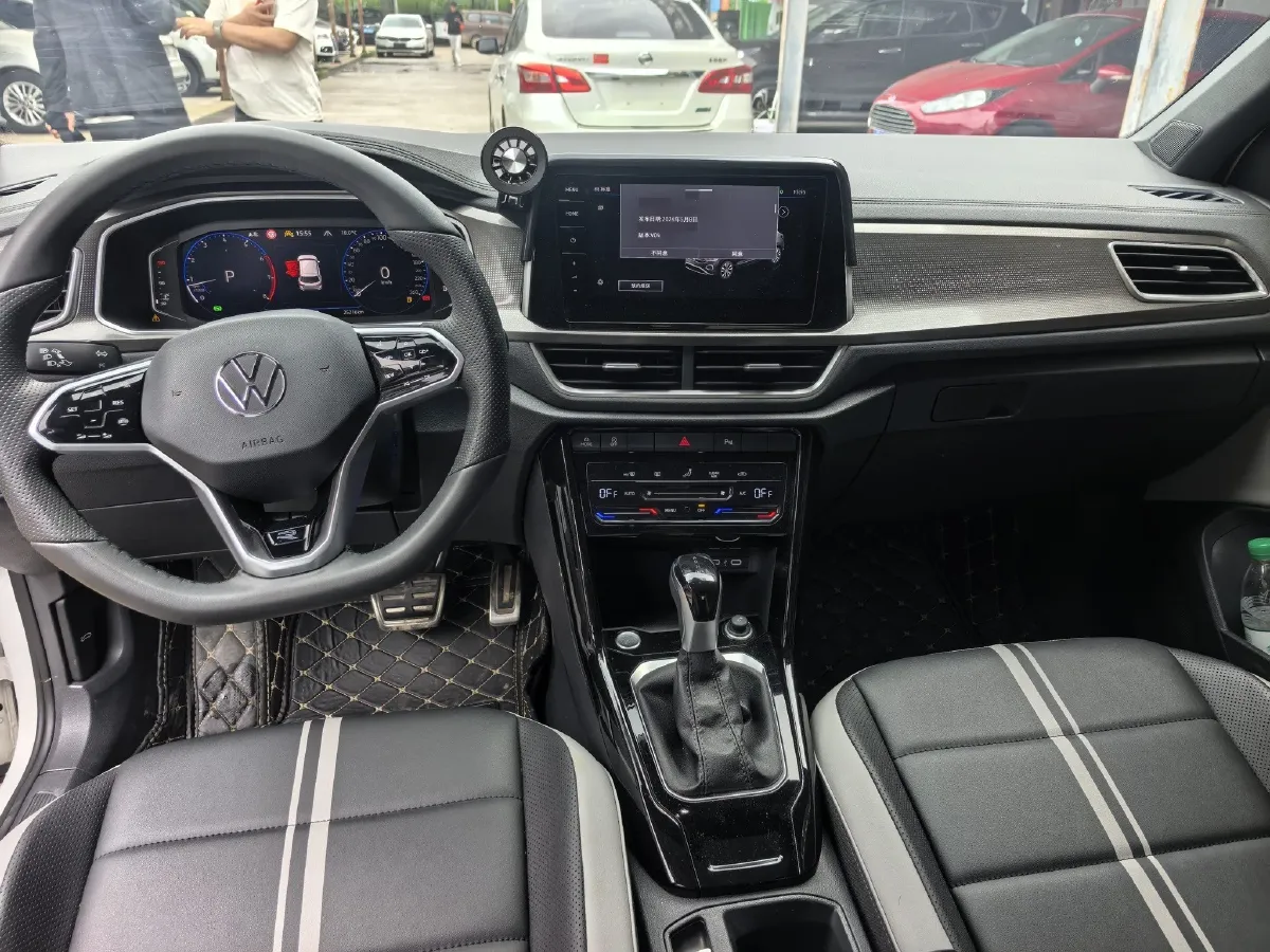 2024 Volkswagen T-Roc 1.5T 160HP L4 7DCT,autocango,china used car exporter,china ev exporter,chinese used car exporter,chinese used ev exporter