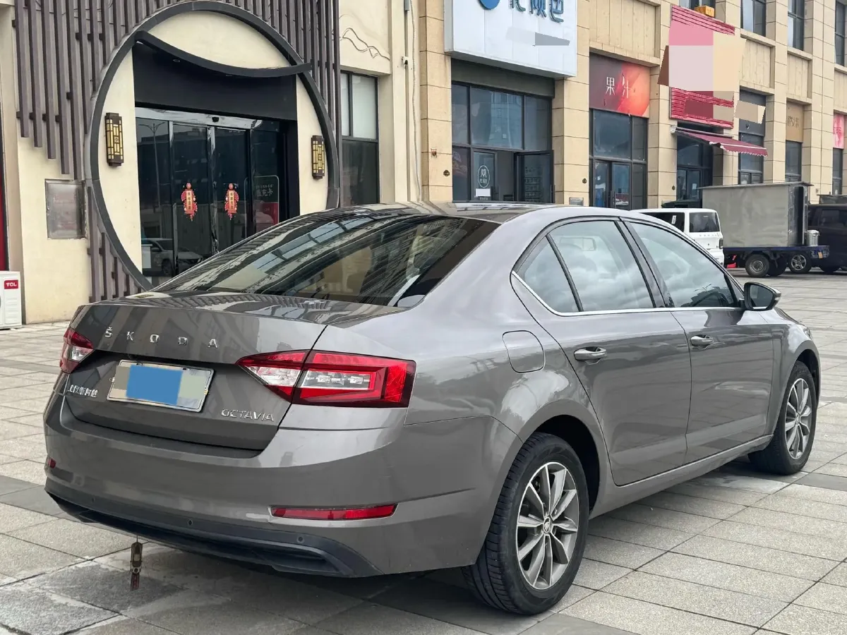 2021 Skoda Octavia 1.5L 113HP L4 6AT,autocango,china used car exporter,china ev exporter,chinese used car exporter,chinese used ev exporter