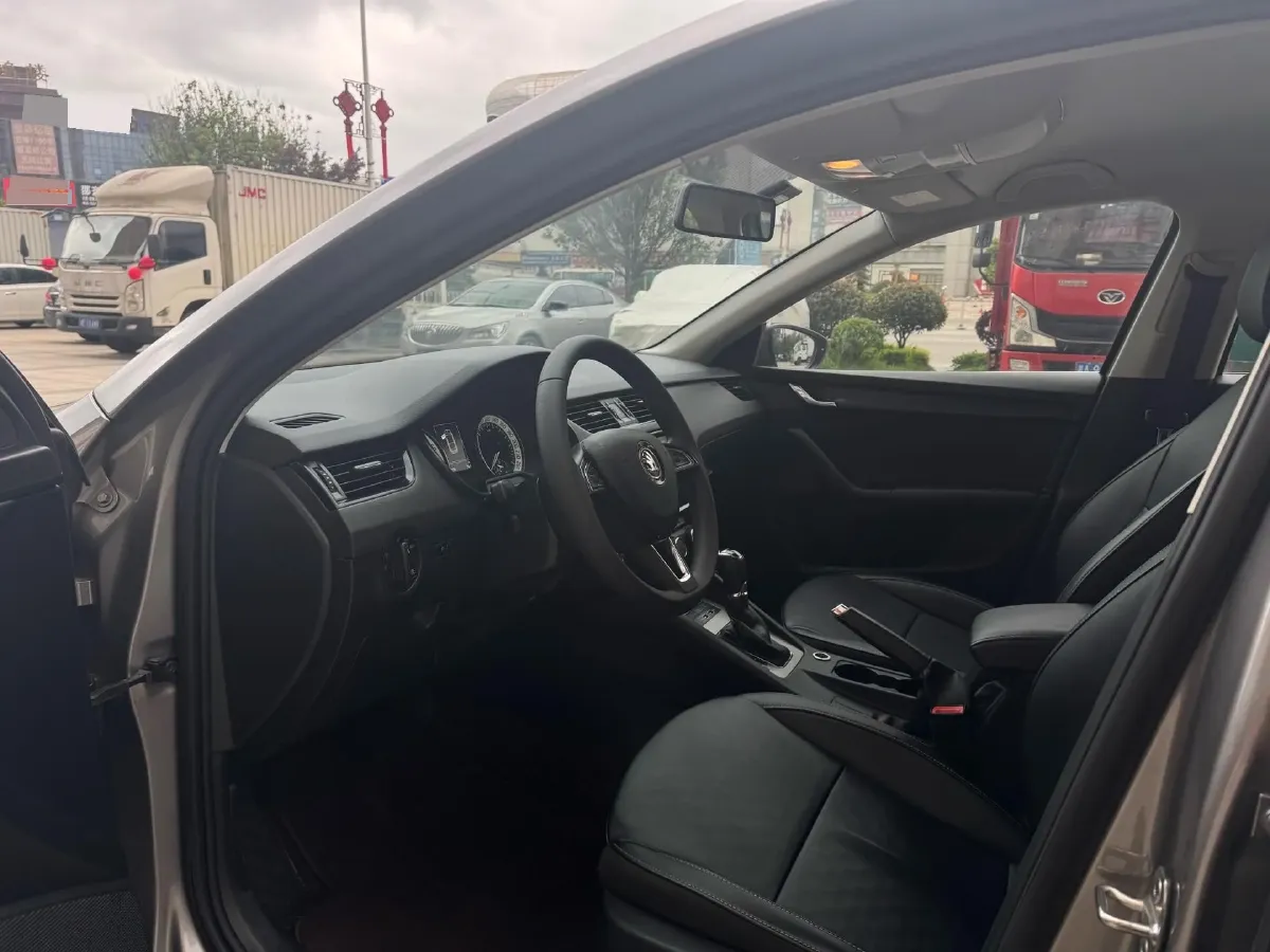 2021 Skoda Octavia 1.5L 113HP L4 6AT,autocango,china used car exporter,china ev exporter,chinese used car exporter,chinese used ev exporter