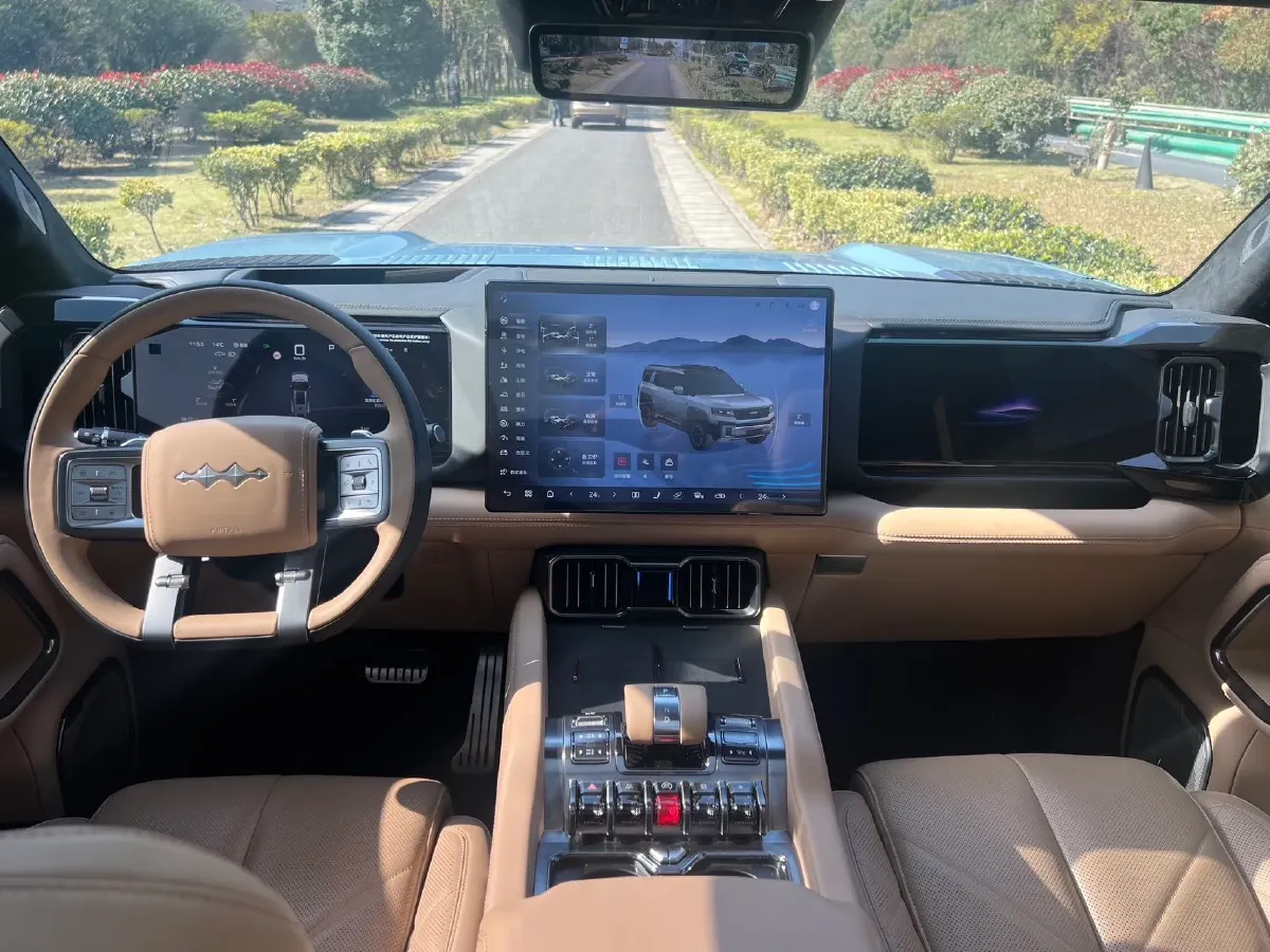 2025 FangChengBao Bao 8 2.0T 245HP L4 E-CVT PHEV 36.8KWH,autocango,china used car exporter,china ev exporter,chinese used car exporter,chinese used ev exporter