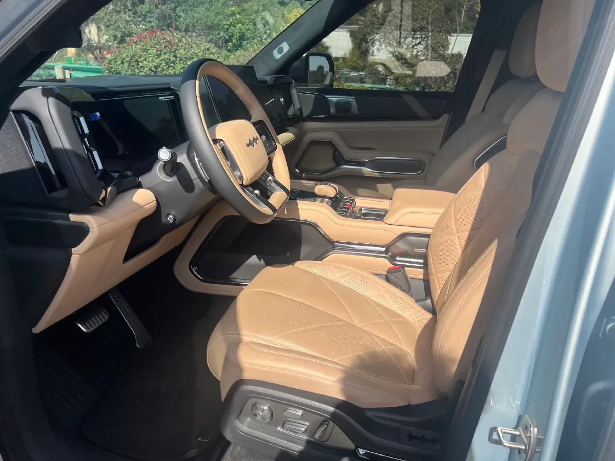 2025 FangChengBao Bao 8 2.0T 245HP L4 E-CVT PHEV 36.8KWH,autocango,china used car exporter,china ev exporter,chinese used car exporter,chinese used ev exporter