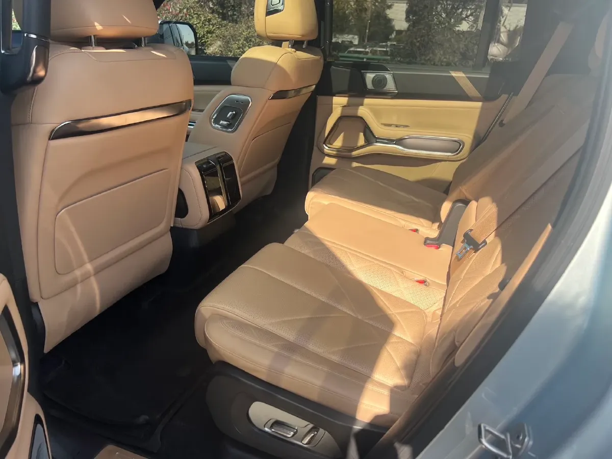 2025 FangChengBao Bao 8 2.0T 245HP L4 E-CVT PHEV 36.8KWH,autocango,china used car exporter,china ev exporter,chinese used car exporter,chinese used ev exporter