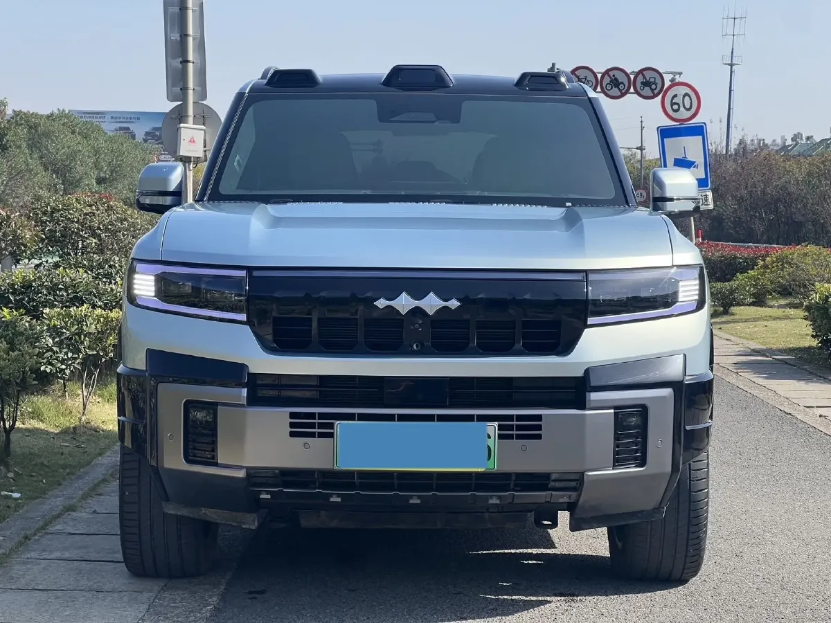 2025 FangChengBao Bao 8 2.0T 245HP L4 E-CVT PHEV 36.8KWH,autocango,china used car exporter,china ev exporter,chinese used car exporter,chinese used ev exporter