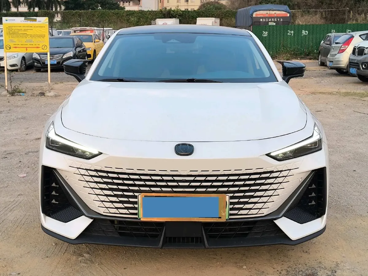 2023 ChangAn UNI-V iDD 1.5T 170HP L4 6TCT PHEV 18.4KWH,autocango,china used car exporter,china ev exporter,chinese used car exporter,chinese used ev exporter