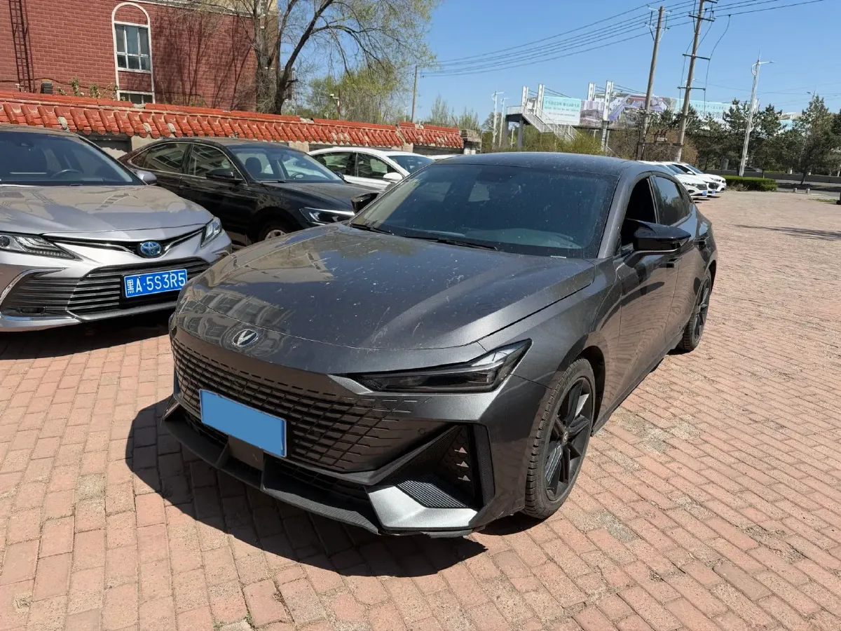 2022 ChangAn UNI-V 1.5T 188HP L4 7DCT,autocango,china used car exporter,china ev exporter,chinese used car exporter,chinese used ev exporter