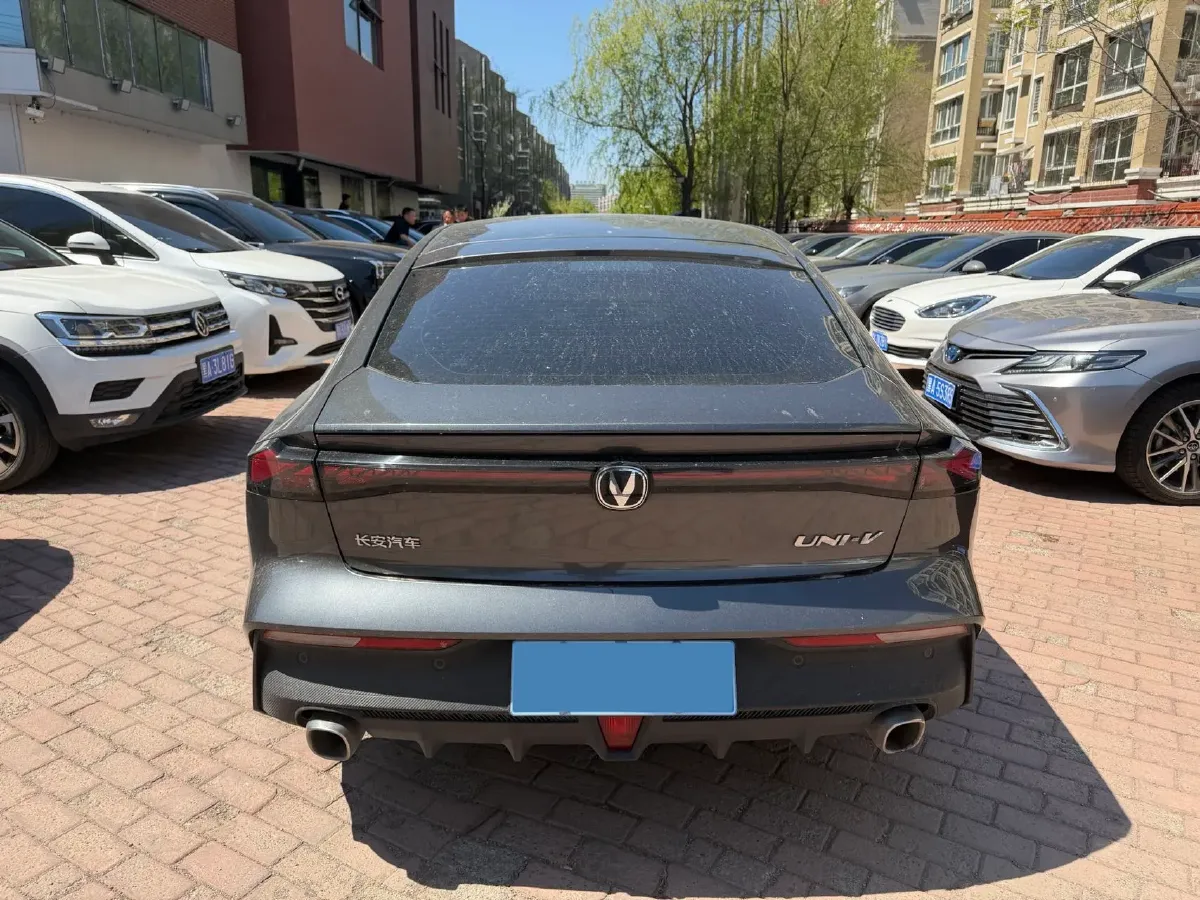 2022 ChangAn UNI-V 1.5T 188HP L4 7DCT,autocango,china used car exporter,china ev exporter,chinese used car exporter,chinese used ev exporter