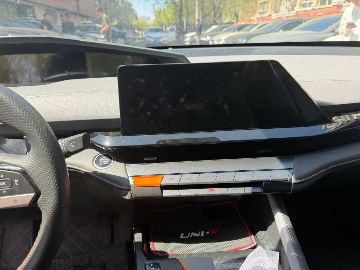 2022 ChangAn UNI-V 1.5T 188HP L4 7DCT,autocango,china used car exporter,china ev exporter,chinese used car exporter,chinese used ev exporter