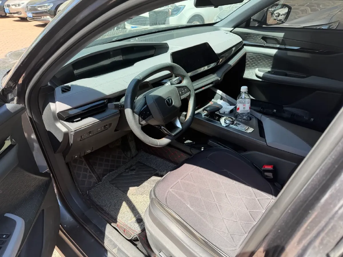 2022 ChangAn UNI-V 1.5T 188HP L4 7DCT,autocango,china used car exporter,china ev exporter,chinese used car exporter,chinese used ev exporter
