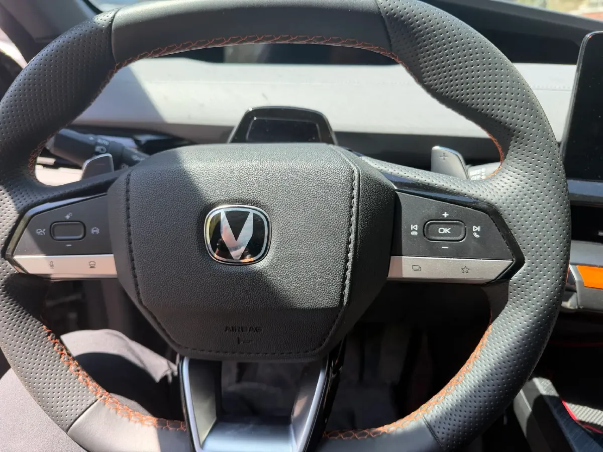 2022 ChangAn UNI-V 1.5T 188HP L4 7DCT,autocango,china used car exporter,china ev exporter,chinese used car exporter,chinese used ev exporter