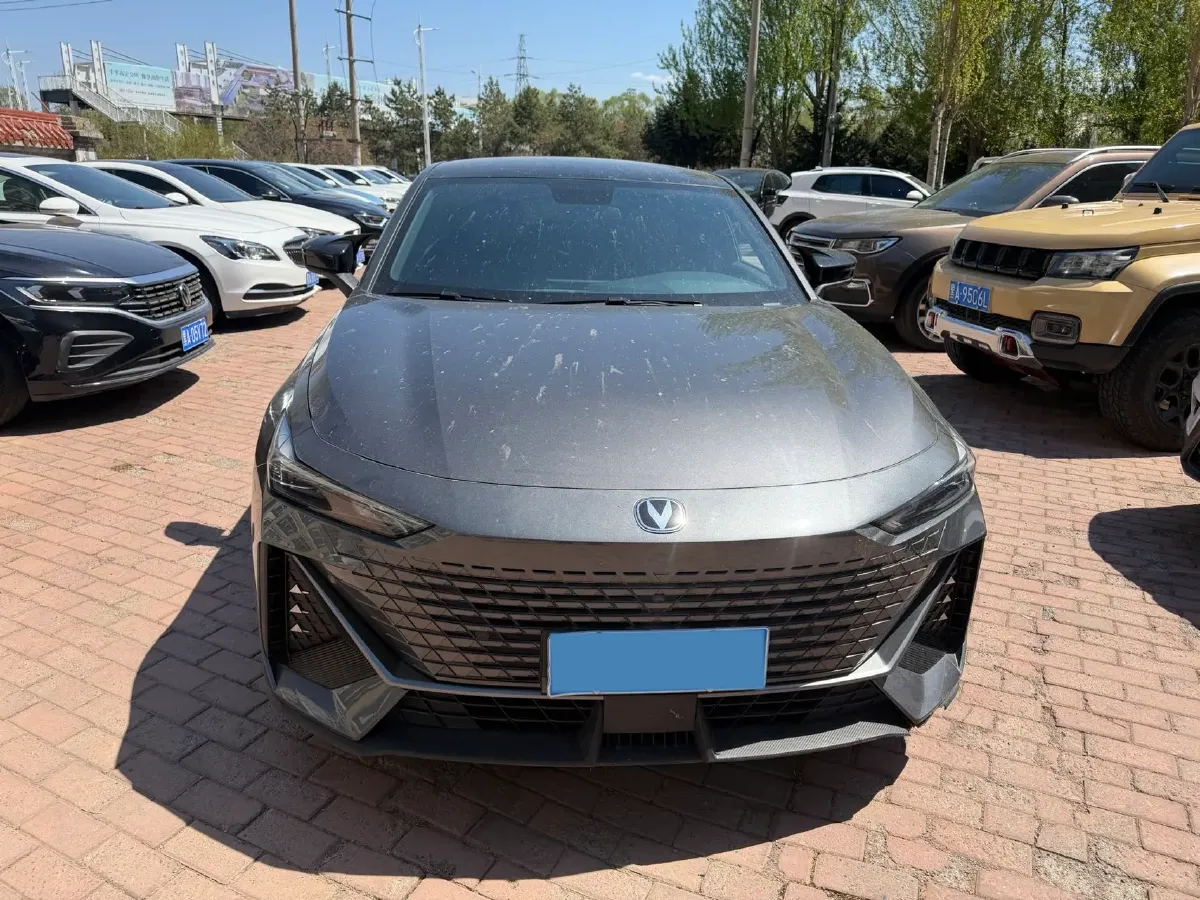 2022 ChangAn UNI-V 1.5T 188HP L4 7DCT,autocango,china used car exporter,china ev exporter,chinese used car exporter,chinese used ev exporter