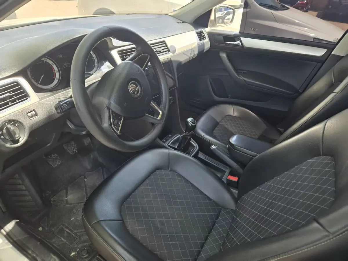 2019 SWM G01 1.5T 156HP L4 6AT,autocango,china used car exporter,china ev exporter,chinese used car exporter,chinese used ev exporter