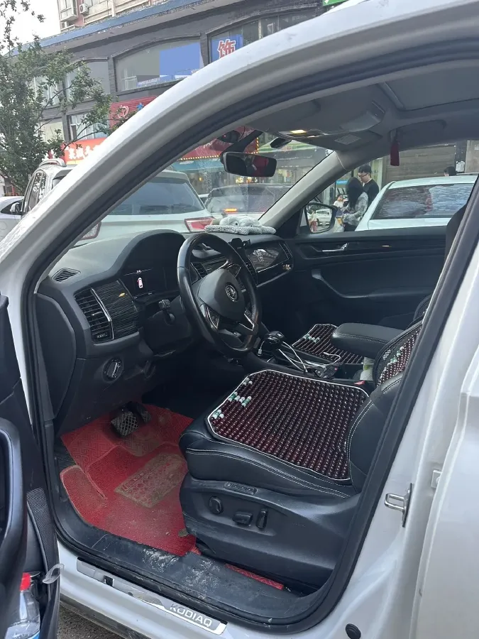 2021 Skoda Kodiak 2.0T 186HP L4 7DCT,autocango,china used car exporter,china ev exporter,chinese used car exporter,chinese used ev exporter