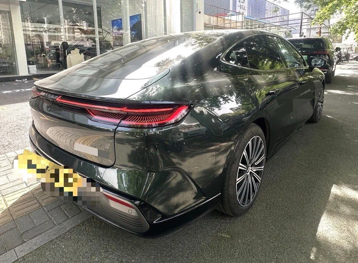 2025 Geely Galaxy Starshine 8 1.5T 163HP L4 3DHT PHEV 27.69KWH,autocango,china used car exporter,china ev exporter,chinese used car exporter,chinese used ev exporter
